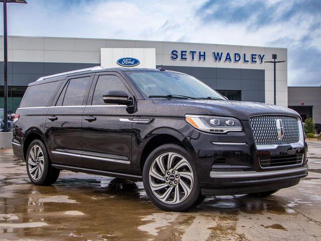 Photo of 2022 Infinite Black Metallic Clearcoat Lincoln Navigator