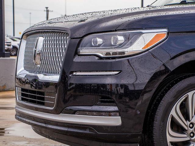 Photo of 2022 Infinite Black Metallic Clearcoat Lincoln Navigator