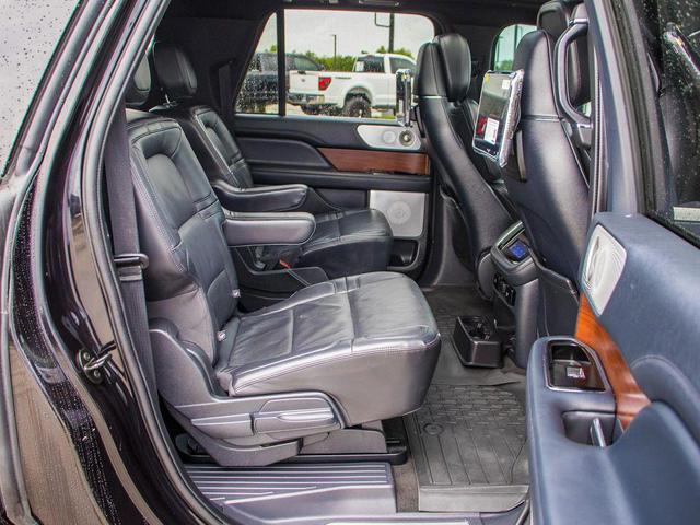Photo of 2022 Infinite Black Metallic Clearcoat Lincoln Navigator