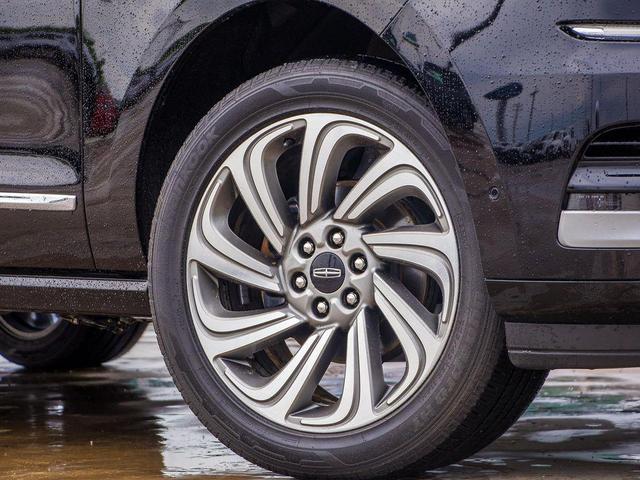 Photo of 2022 Infinite Black Metallic Clearcoat Lincoln Navigator