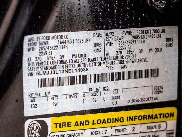 Photo of 2022 Infinite Black Metallic Clearcoat Lincoln Navigator