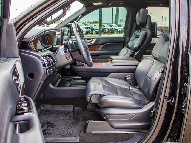 Photo of 2022 Infinite Black Metallic Clearcoat Lincoln Navigator
