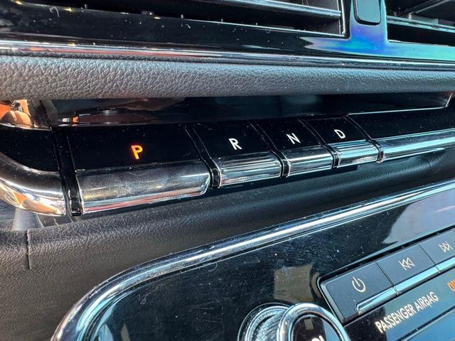 Photo of 2022 Infinite Black Metallic Clearcoat Lincoln Navigator