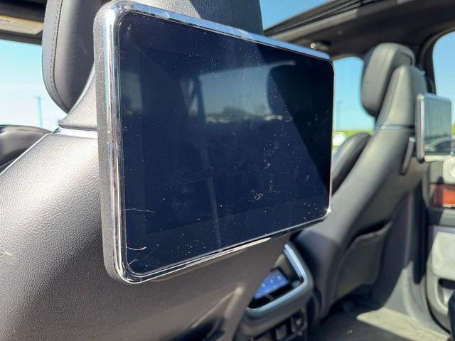 Photo of 2022 Infinite Black Metallic Clearcoat Lincoln Navigator