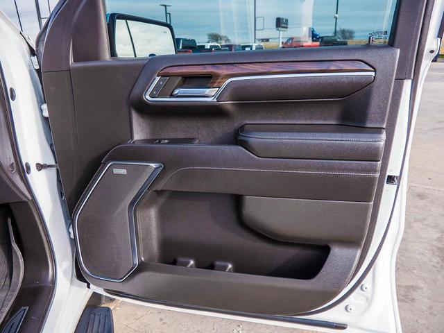 Photo of 2022 White Frost Tricoat GMC Sierra 1500