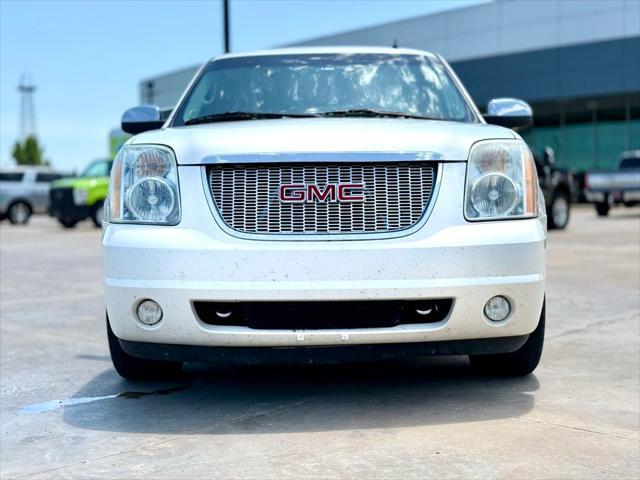 Photo of 2009 White Diamond Clearcoat GMC Yukon