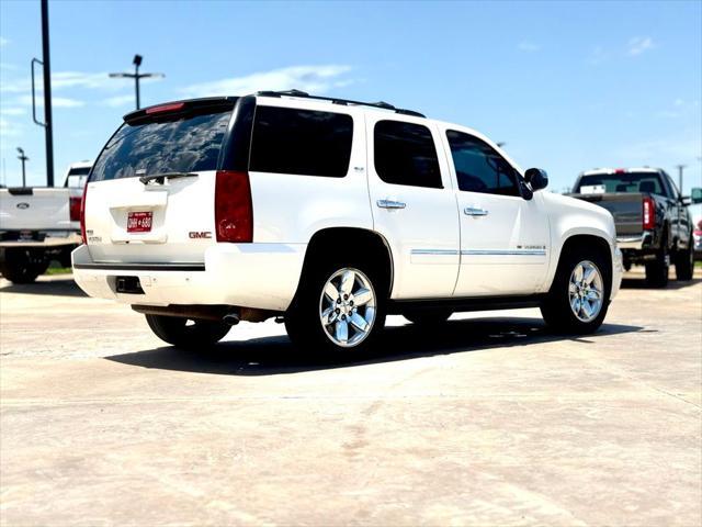 Photo of 2009 White Diamond Clearcoat GMC Yukon