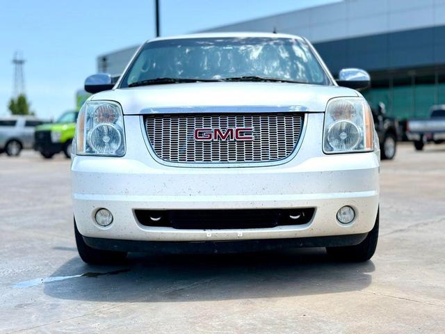 Photo of 2009 White Diamond Tricoat GMC Yukon