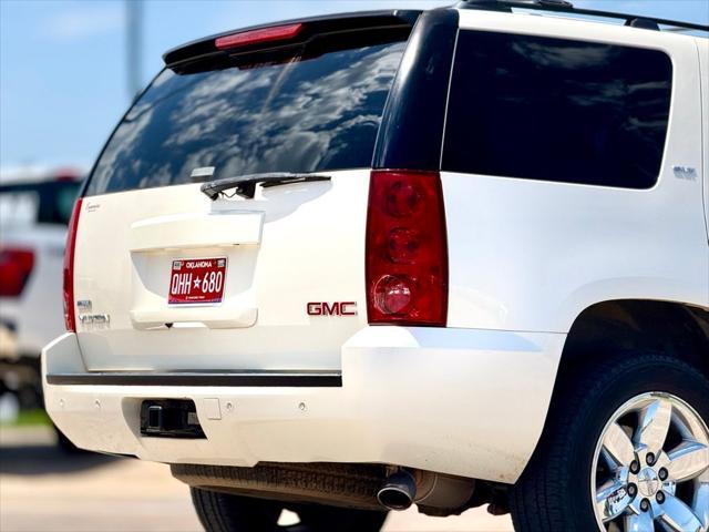 Photo of 2009 White Diamond Clearcoat GMC Yukon