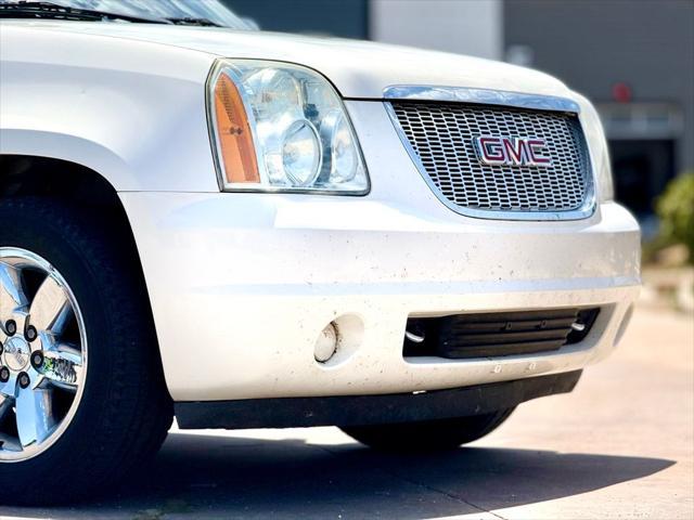 Photo of 2009 White Diamond Clearcoat GMC Yukon