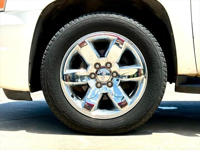 Photo of 2009 White Diamond Clearcoat GMC Yukon