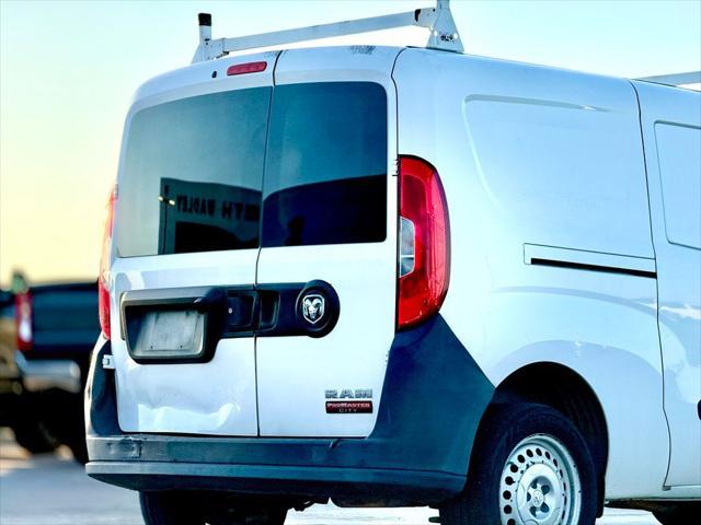 Photo of 2016 Bright White RAM ProMaster City