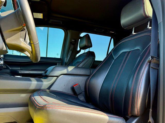 Photo of 2022 Star White Metallic Tri-Coat Ford Expedition