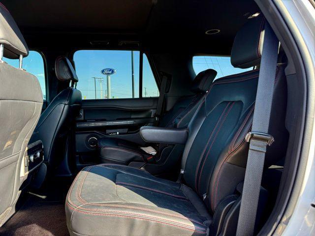 Photo of 2022 Star White Metallic Tri-Coat Ford Expedition