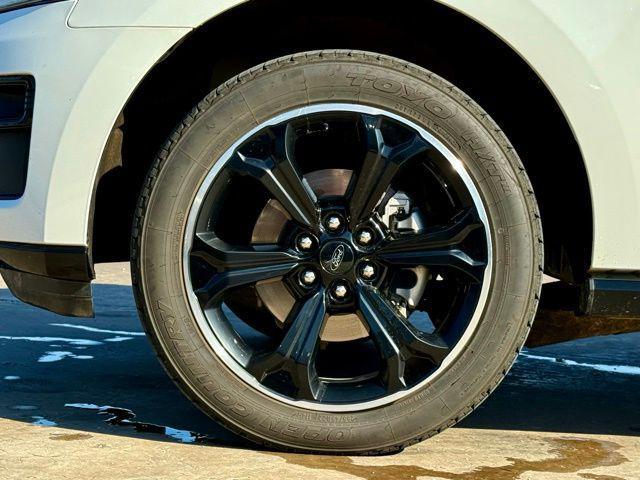 Photo of 2022 Star White Metallic Tri-Coat Ford Expedition