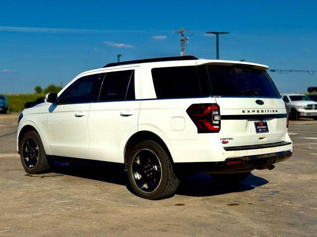 Photo of 2022 Star White Metallic Tri-Coat Ford Expedition