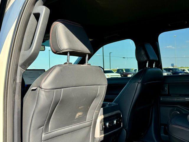 Photo of 2022 Star White Metallic Tri-Coat Ford Expedition