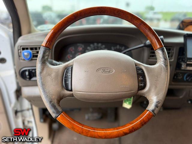 Photo of 2001 Oxford White Clearcoat Ford Excursion
