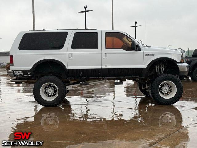 Photo of 2001 Oxford White Clearcoat Ford Excursion