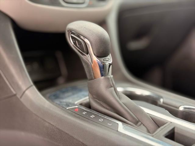 Photo of 2023 Summit White Chevrolet Equinox