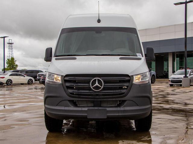 Photo of 2023 Arctic White Mercedes-Benz Sprinter 2500