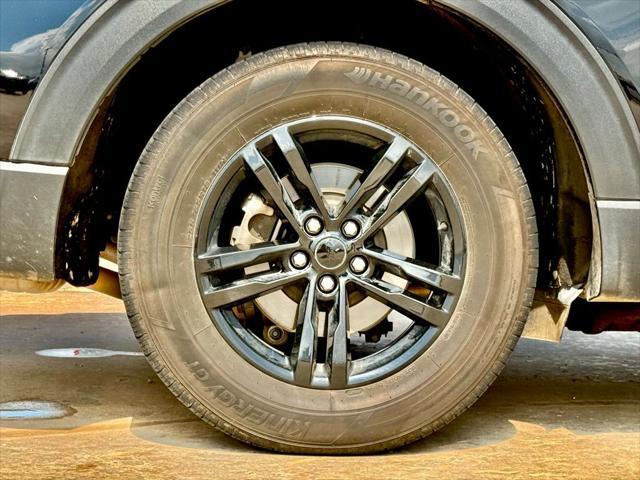 Photo of 2023 Agate Black Metallic Ford Explorer