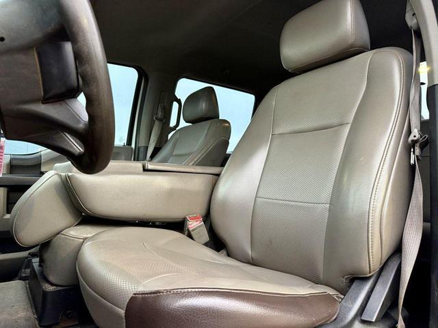 Photo of 2019 Oxford White Ford F-350