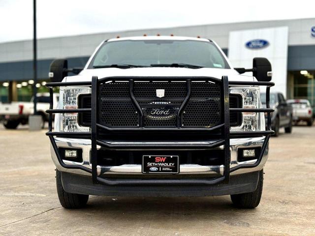 Photo of 2019 Oxford White Ford F-350