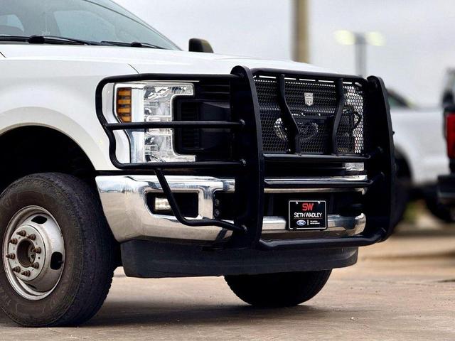 Photo of 2019 Oxford White Ford F-350