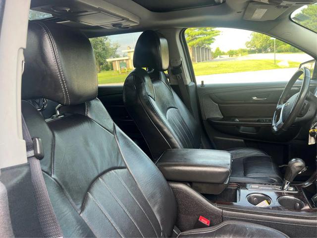 Photo of 2015 Black Granite Metallic Chevrolet Traverse
