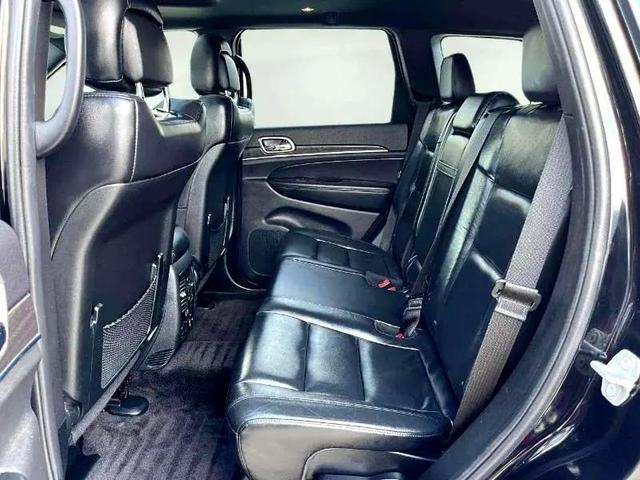 Photo of 2018 Diamond Black Crystal Pearlcoat Jeep Grand Cherokee