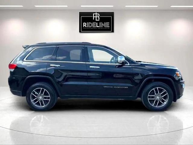 Photo of 2018 Diamond Black Crystal Pearlcoat Jeep Grand Cherokee