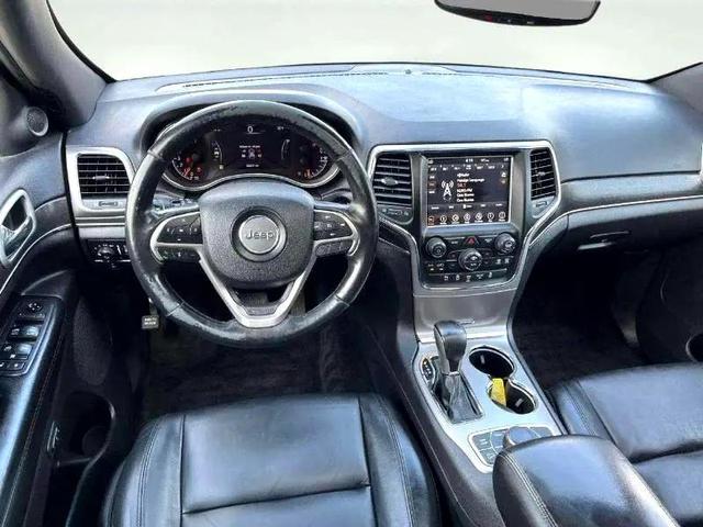 Photo of 2018 Diamond Black Crystal Pearlcoat Jeep Grand Cherokee