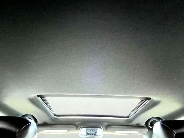 Photo of 2018 Diamond Black Crystal Pearlcoat Jeep Grand Cherokee