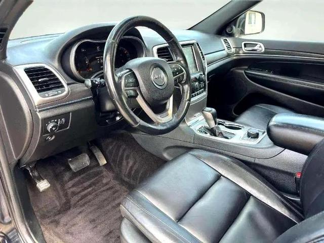 Photo of 2018 Diamond Black Crystal Pearlcoat Jeep Grand Cherokee
