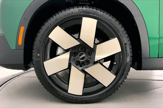 Photo of 2025 British Racing Green IV Metallic MINI Countryman