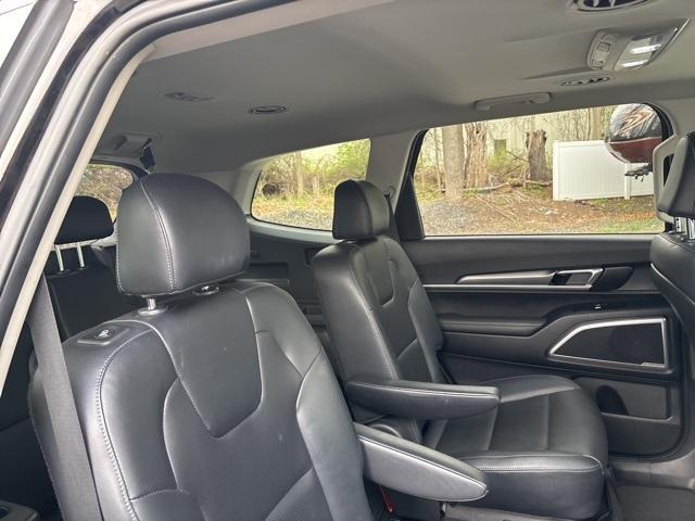 Photo of 2022 Black Kia Telluride