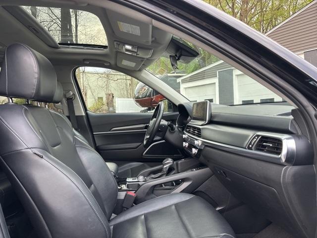 Photo of 2022 Black Kia Telluride