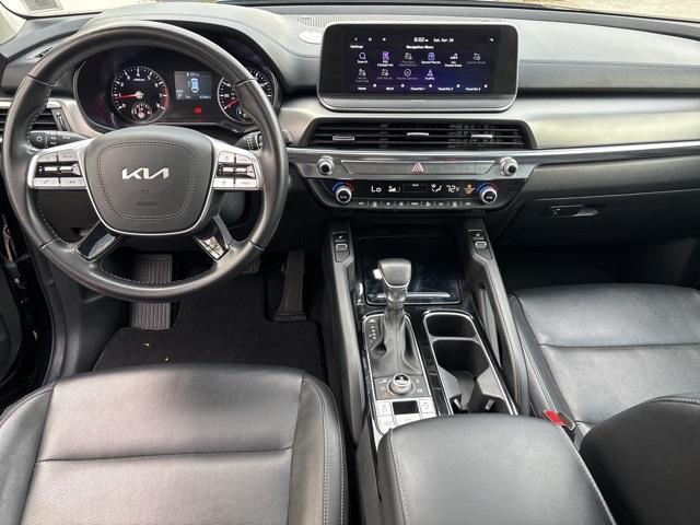 Photo of 2022 Black Kia Telluride