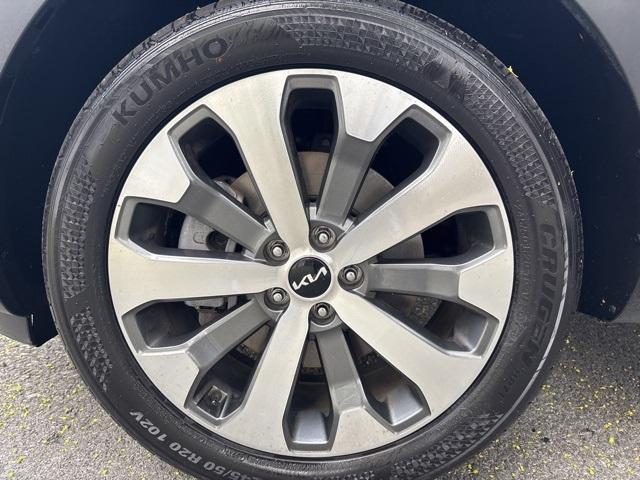 Photo of 2022 Black Kia Telluride