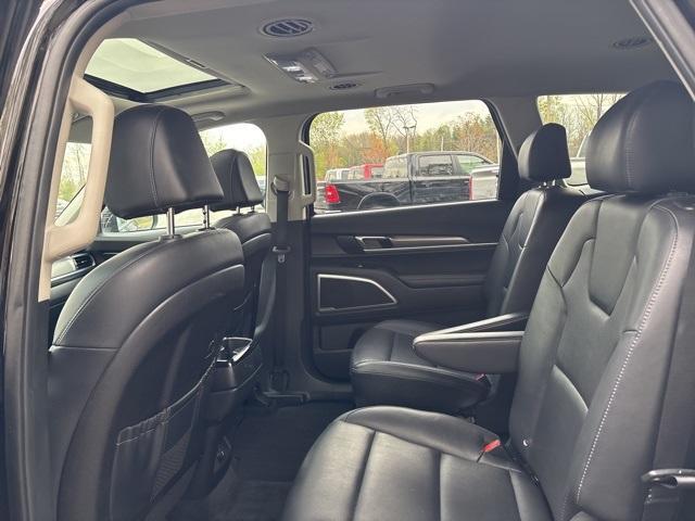 Photo of 2022 Black Kia Telluride