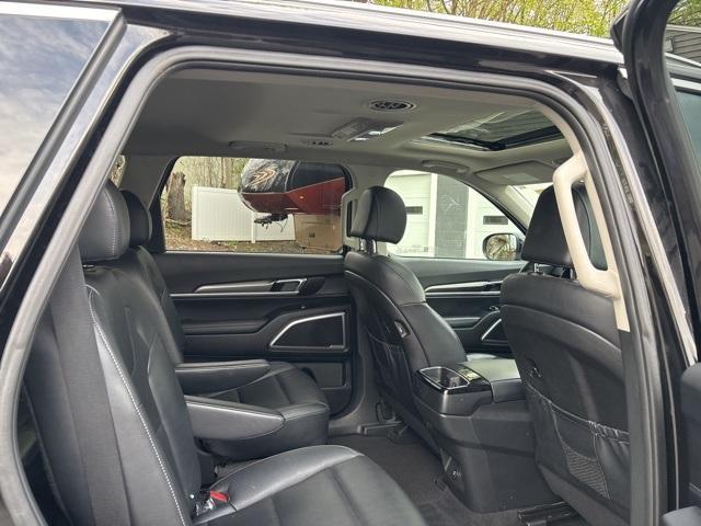 Photo of 2022 Black Kia Telluride