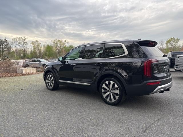Photo of 2022 Black Kia Telluride
