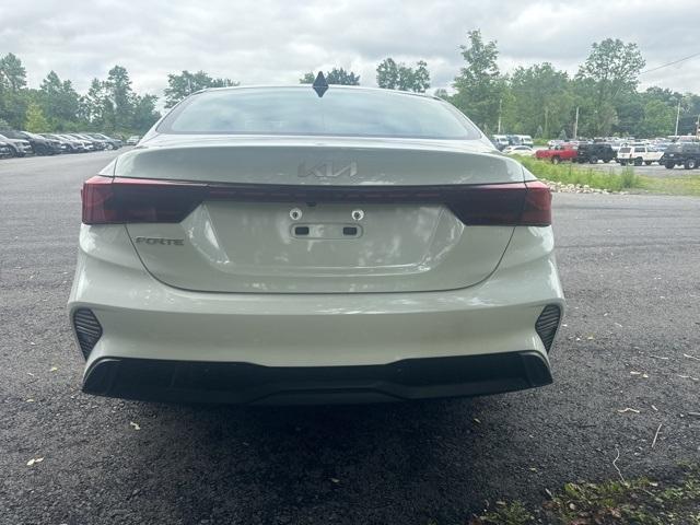 Photo of 2022 Snow White Pearl Kia Forte