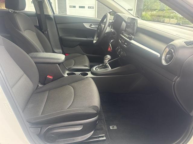 Photo of 2022 Snow White Pearl Kia Forte