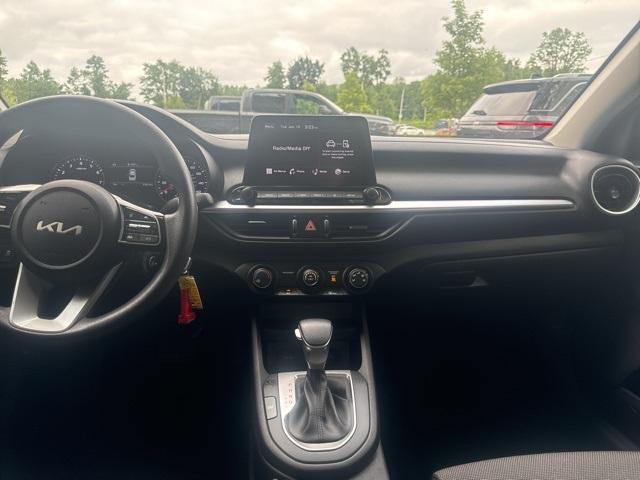Photo of 2022 Snow White Pearl Kia Forte