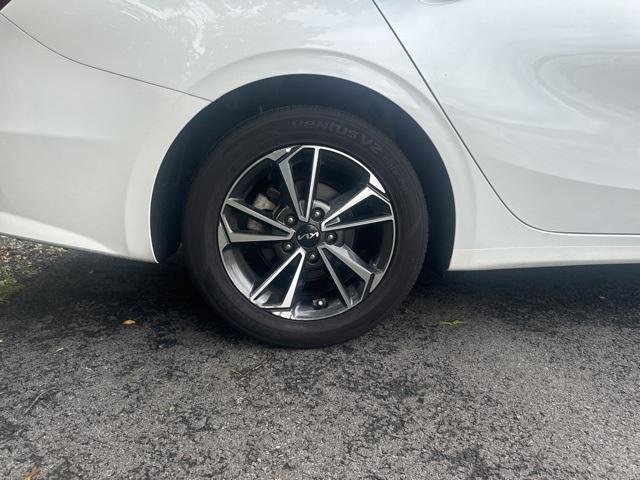 Photo of 2022 Snow White Pearl Kia Forte