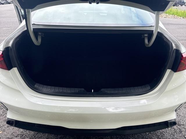 Photo of 2022 Snow White Pearl Kia Forte