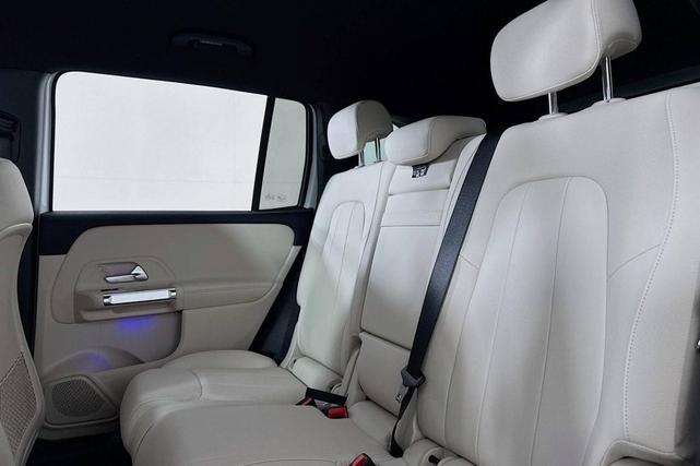 Photo of 2025 Polar White Mercedes-Benz GLB 250