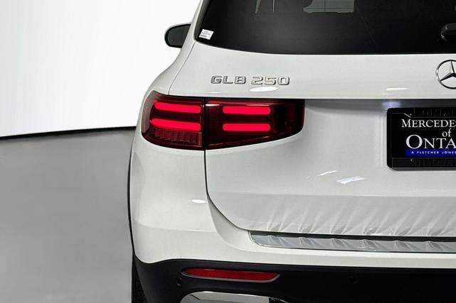 Photo of 2025 Polar White Mercedes-Benz GLB 250